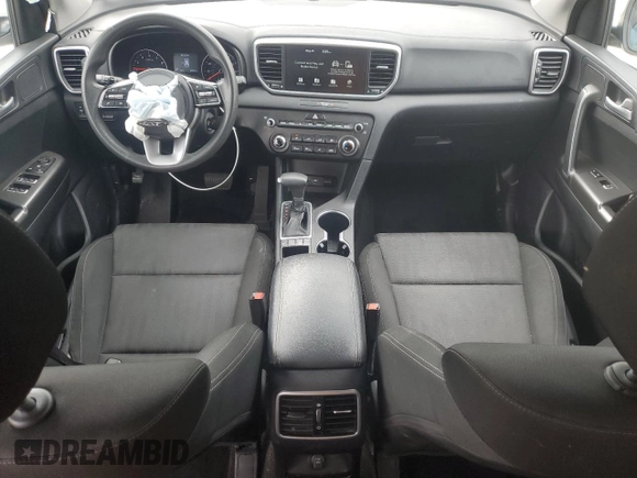 2020 Kia Sportage LX z VIN KNDPMCAC8L7761710, wystawiony jako Copart lot #58187945 z przebiegiem 46 937 mil mil oraz Szkoda całkowita • Salvage title. Historia ofert i sprzedaży dostępna na DreamBid. Obrazek 8.