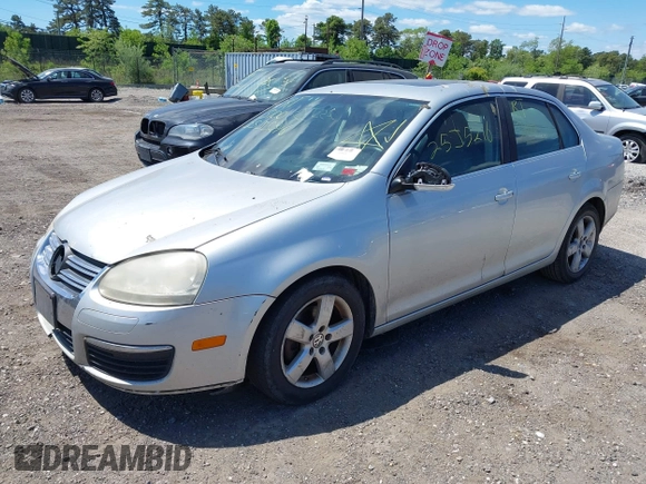 2008 Volkswagen Jetta SE z VIN 3VWRZ71K58M044121, wystawiony jako IAAI lot #42317882 z przebiegiem Nie podano mil oraz . Historia ofert i sprzedaży dostępna na DreamBid. Obrazek 2.