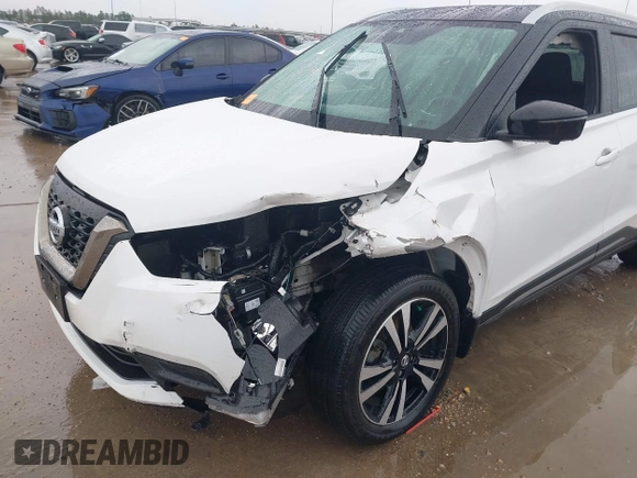 2020 Nissan Kicks SR z VIN 3N1CP5DV2LL533845, wystawiony jako IAAI lot #41551306 z przebiegiem 61 887 mil mil oraz . Historia ofert i sprzedaży dostępna na DreamBid. Obrazek 6.