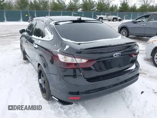2013 Ford Focus SE z VIN 1FADP3F28DL337355, wystawiony jako IAAI lot #41000947 z przebiegiem 139 456 mil mil oraz . Historia ofert i sprzedaży dostępna na DreamBid. Obrazek 3.