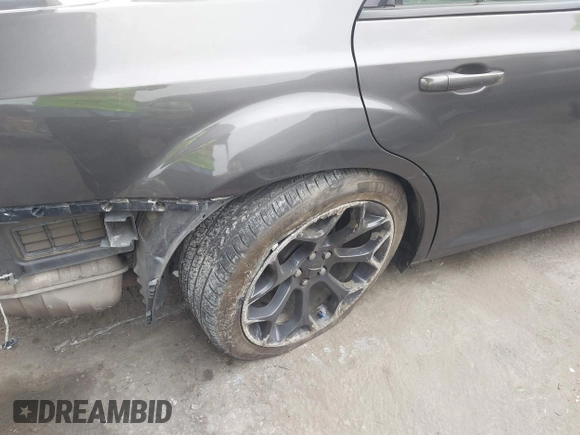2019 Chrysler 300 S z VIN 2C3CCABGXKH708182, wystawiony jako IAAI lot #41885720 z przebiegiem 88 871 mil mil oraz . Historia ofert i sprzedaży dostępna na DreamBid. Obrazek 14.
