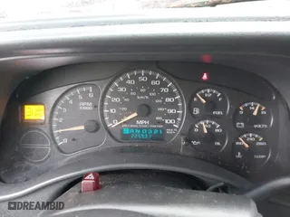 2002 Chevrolet Avalanche with VIN 3GNEK13T82G322323, listed as a IAAI auction lot 41725728 with 225,931 mi miles. Bid and sale history available at carsss.com. Image 7.