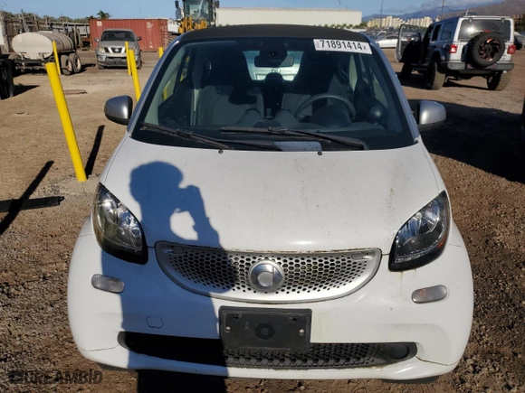 2017 Smart fortwo pure with VIN WMEFJ5DA6HK219988, listed as a Copart auction lot 71891414 with 9,731 mi miles and Clean Title. Bid and sale history available at carsss.com. Image 5.