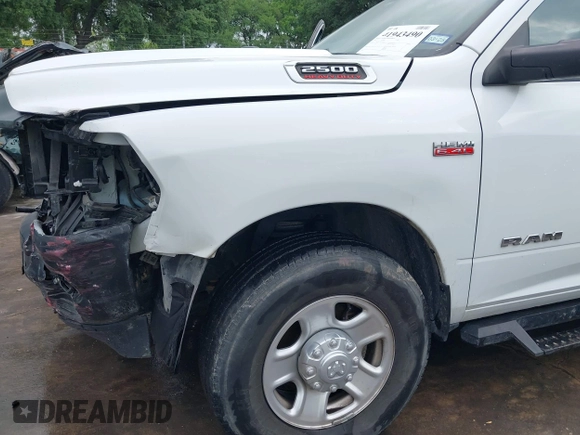2022 Ram 2500 Tradesman z VIN 3C7WR4HJ1NG424247, wystawiony jako IAAI lot #41943490 z przebiegiem 56 423 mil mil oraz . Historia ofert i sprzedaży dostępna na DreamBid. Obrazek 17.