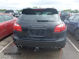 2011 Porsche Cayenne Turbo z VIN WP1AC2A23BLA84905, wystawiony jako IAAI lot #42295176 z przebiegiem 171 027 mil mil oraz . Historia ofert i sprzedaży dostępna na DreamBid. Obrazek 16.