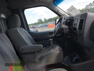 2016 Nissan NV Cargo S z VIN 1N6BF0LY2GN806750, wystawiony jako IAAI lot #42176037 z przebiegiem 173 846 mil mil oraz . Historia ofert i sprzedaży dostępna na DreamBid. Obrazek 5.