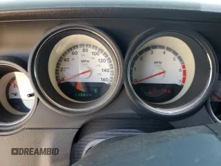 2010 Dodge Challenger R/T Classic z VIN 2B3CJ5DT3AH130736, wystawiony jako Copart lot #53947775 z przebiegiem 113 884 mil mil oraz Szkoda całkowita • Salvage title. Historia ofert i sprzedaży dostępna na DreamBid. Obrazek 9.