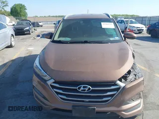 2017 Hyundai Tucson SE z VIN KM8J33A47HU485803, wystawiony jako IAAI lot #42269337 z przebiegiem 96 541 mil mil oraz . Historia ofert i sprzedaży dostępna na DreamBid. Obrazek 12.