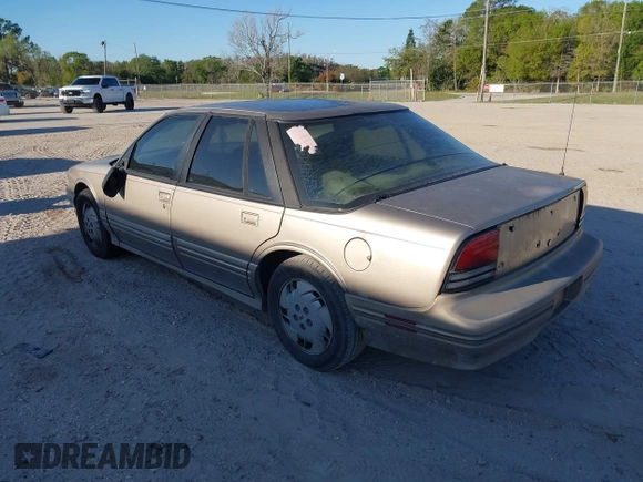 1997 Oldsmobile Cutlass Supreme S z VIN 1G3WH52MXVF314579, wystawiony jako IAAI lot #41755336 z przebiegiem 145 916 mil mil oraz . Historia ofert i sprzedaży dostępna na DreamBid. Obrazek 3.