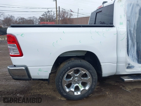 2019 Ram 1500 Big Horn z VIN 1C6SRFFT9KN644984, wystawiony jako IAAI lot #41849314 z przebiegiem 144 812 mil mil oraz . Historia ofert i sprzedaży dostępna na DreamBid. Obrazek 17.