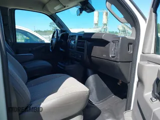 2020 Chevrolet Express Cargo Van with VIN 1GCWGAFG4L1252896, listed as a IAAI auction lot 41996164 with 117,417 mi miles. Bid and sale history available at carsss.com. Image 5.