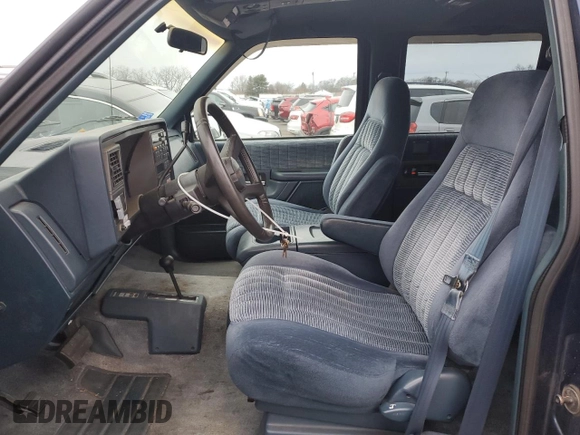 1994 Chevrolet Suburban z VIN 1GNFK16K4RJ348093, wystawiony jako Copart lot #87352784 z przebiegiem 118 442 mil mil oraz Nie do naprawy • Non repairable. Historia ofert i sprzedaży dostępna na DreamBid. Obrazek 7.