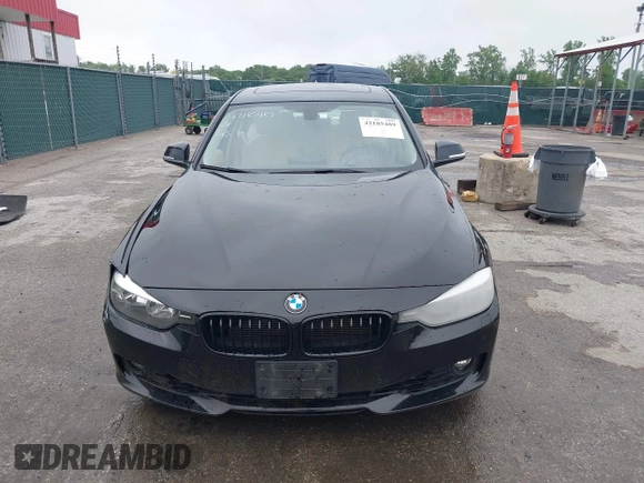 2015 BMW 3 Series 328i xDrive z VIN WBA3B5G55FNS18143, wystawiony jako IAAI lot #42185489 z przebiegiem 109 663 mil mil oraz . Historia ofert i sprzedaży dostępna na DreamBid. Obrazek 12.