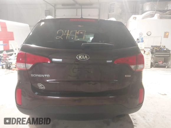 2015 Kia Sorento LX with VIN 5XYKTCA67FG567068, listed as a IAAI auction lot 41942477 with 155,091 mi miles. Bid and sale history available at carsss.com. Image 16.