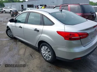 2017 Ford Focus S z VIN 1FADP3E21HL241557, wystawiony jako IAAI lot #42100036 z przebiegiem 106 764 mil mil oraz . Historia ofert i sprzedaży dostępna na DreamBid. Obrazek 3.