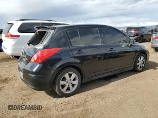 2010 Nissan Versa S z VIN 3N1BC1CP7AL394103, wystawiony jako Copart lot #54627535 z przebiegiem 181 881 mil mil oraz Tytuł czysty. Historia ofert i sprzedaży dostępna na DreamBid. Obrazek 3.