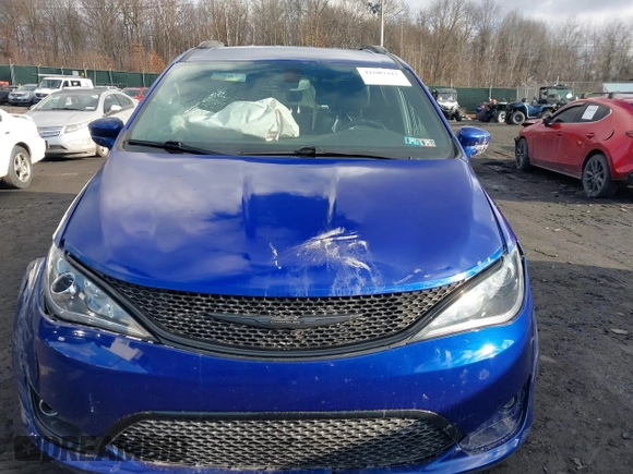 2020 Chrysler Pacifica Launch Edition z VIN 2C4RC3BG9LR252124, wystawiony jako IAAI lot #41689415 z przebiegiem 53 455 mil mil oraz . Historia ofert i sprzedaży dostępna na DreamBid. Obrazek 6.