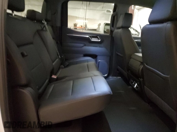 2025 GMC Sierra 1500 SLT z VIN 1GTUUDED0SZ240561, wystawiony jako Copart lot #60465185 z przebiegiem 6 904 mil mil oraz Czysty tytuł • Clean title. Historia ofert i sprzedaży dostępna na DreamBid. Obrazek 10.