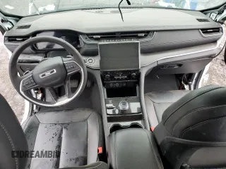 2023 Jeep Grand Cherokee Limited z VIN 1C4RJKBG3P8751891, wystawiony jako Copart lot #55732425 z przebiegiem Nie podano mil oraz Nie do naprawy • Non repairable. Historia ofert i sprzedaży dostępna na DreamBid. Obrazek 8.
