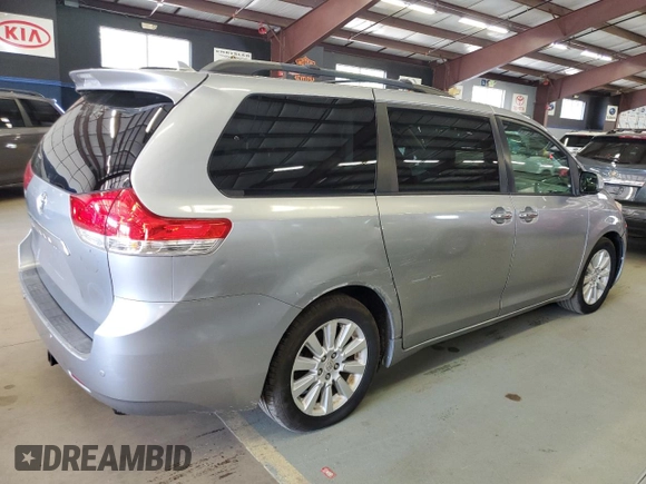 2011 Toyota Sienna XLE z VIN 5TDDK3DC4BS006272, wystawiony jako Copart lot #65144215 z przebiegiem 270 006 mil mil oraz Czysty tytuł • Clean title. Historia ofert i sprzedaży dostępna na DreamBid. Obrazek 3.