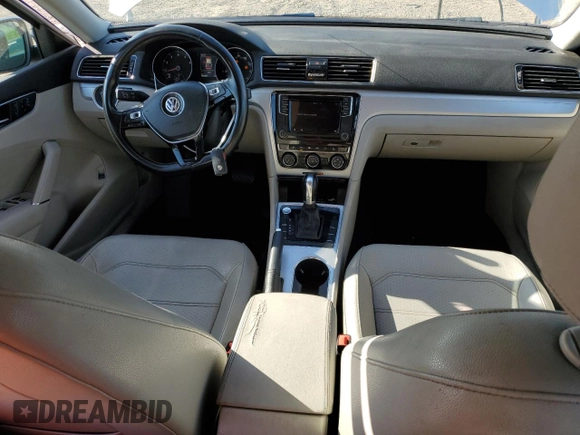 2019 Volkswagen Passat Wolfsburg Edition z VIN 1VWLA7A38KC009068, wystawiony jako Copart lot #52693525 z przebiegiem 168 451 mil mil oraz Szkoda całkowita • Salvage title. Historia ofert i sprzedaży dostępna na DreamBid. Obrazek 8.