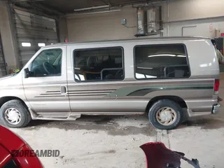2002 Ford Econoline Cargo Recreational with VIN 1FDRE14L22HB53224, listed as a IAAI auction lot 41967017 with 202,065 mi miles. Bid and sale history available at carsss.com. Image 14.