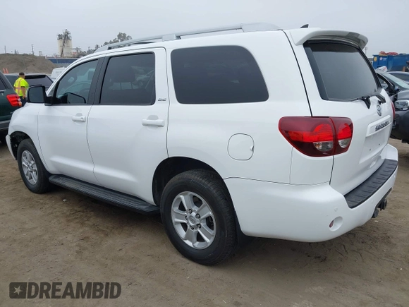 2018 Toyota Sequoia SR5 with VIN 5TDBY5G13JS165133, listed as a IAAI auction lot 42034441 with 121,474 mi miles. Bid and sale history available at carsss.com. Image 3.
