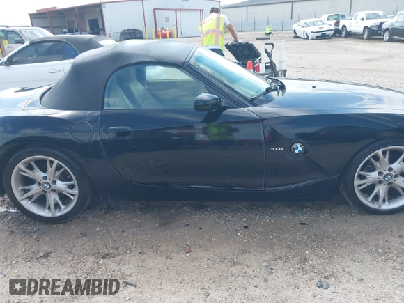 2008 BMW Z4 3.0i z VIN 4USBU33548LW76221, wystawiony jako IAAI lot #41979057 z przebiegiem 102 879 mil mil oraz . Historia ofert i sprzedaży dostępna na DreamBid. Obrazek 13.