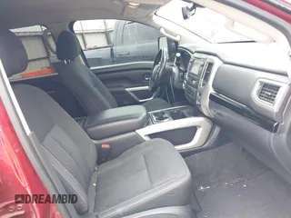 2017 Nissan Titan Platinum Reserve z VIN 1N6AA1E67HN506425, wystawiony jako IAAI lot #42147358 z przebiegiem 88 519 mil mil oraz . Historia ofert i sprzedaży dostępna na DreamBid. Obrazek 5.