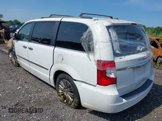 2015 Chrysler Town & Country Limited Platinum with VIN 2C4RC1GG2FR554713, listed as a IAAI auction lot 39868461 with 110,282 mi miles. Bid and sale history available at carsss.com. Image 3.
