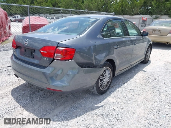 2013 Volkswagen Jetta SE z VIN 3VWDX7AJ8DM399267, wystawiony jako IAAI lot #42687598 z przebiegiem 137 271 mil mil oraz . Historia ofert i sprzedaży dostępna na DreamBid. Obrazek 4.