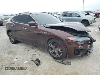 2019 Maserati Levante S z VIN ZN661YUS8KX335680, wystawiony jako Copart lot #86025244 z przebiegiem 65 199 mil mil oraz Czysty tytuł • Clean title. Historia ofert i sprzedaży dostępna na DreamBid. Obrazek 4.