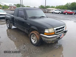 1998 Ford Ranger XL z VIN 1FTYR14U2WPB11449, wystawiony jako IAAI lot #42329802 z przebiegiem 135 606 mil mil oraz . Historia ofert i sprzedaży dostępna na DreamBid. Obrazek 1.