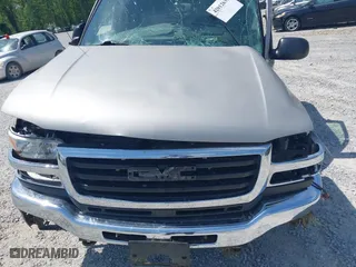 2004 GMC Sierra 2500HD SLE with VIN 1GTHK29G84E401555, listed as a IAAI auction lot 42012635 with 1 mi miles. Bid and sale history available at carsss.com. Image 10.