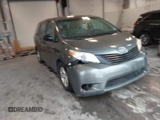 2013 Toyota Sienna L z VIN 5TDZK3DCXDS365540, wystawiony jako IAAI lot #42233367 z przebiegiem 198 546 mil mil oraz . Historia ofert i sprzedaży dostępna na DreamBid. Obrazek 1.