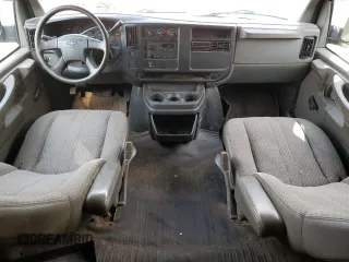 2006 Chevrolet Express Cargo z VIN 1GCHG35U761242721, wystawiony jako Copart lot #75036204 z przebiegiem 253 979 mil mil oraz Czysty tytuł • Clean title. Historia ofert i sprzedaży dostępna na DreamBid. Obrazek 8.
