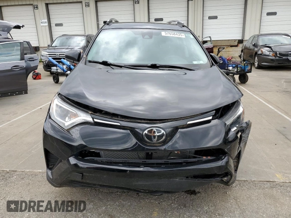 2018 Toyota RAV4 LE z VIN 2T3BFREV1JW739200, wystawiony jako Copart lot #57658435 z przebiegiem 76 956 mil mil oraz Szkoda całkowita • Salvage title. Historia ofert i sprzedaży dostępna na DreamBid. Obrazek 5.