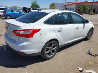 2013 Ford Focus SE z VIN 1FADP3F25DL164555, wystawiony jako IAAI lot #41945007 z przebiegiem 119 699 mil mil oraz . Historia ofert i sprzedaży dostępna na DreamBid. Obrazek 4.