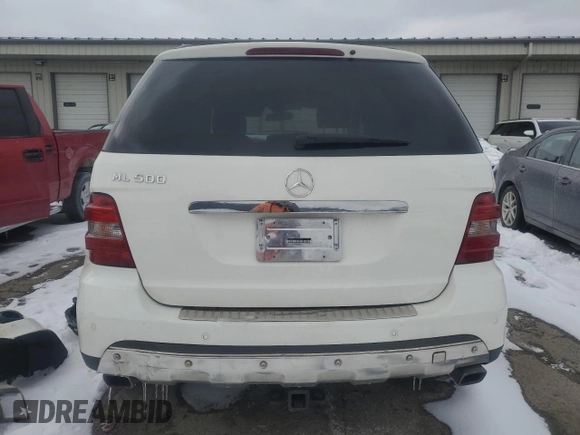 2006 Mercedes-Benz M 500 z VIN 4JGBB75E46A027491, wystawiony jako Copart lot #45948885 z przebiegiem 109 812 mil mil oraz Szkoda całkowita • Salvage title. Historia ofert i sprzedaży dostępna na DreamBid. Obrazek 6.