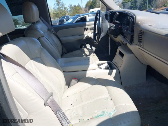 2000 Chevrolet New Tahoe LT with VIN 1GNEK13TXYJ191872, listed as a IAAI auction lot 41860033 with 1 mi miles. Bid and sale history available at carsss.com. Image 5.