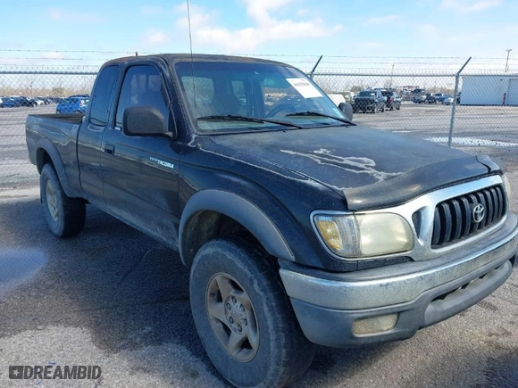 2004 Toyota Tacoma with VIN 5TEWN72NX4Z400831, listed as a IAAI auction lot 41639688 with 319,420 mi miles. Bid and sale history available at carsss.com. Image 1.