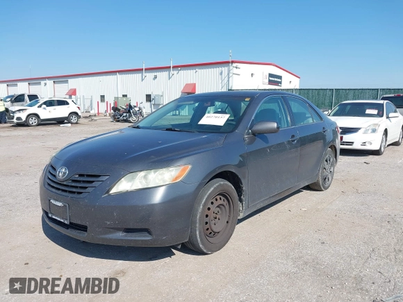 2007 Toyota Camry CE z VIN 4T1BE46K67U135198, wystawiony jako IAAI lot #40270157 z przebiegiem 211 315 mil mil oraz . Historia ofert i sprzedaży dostępna na DreamBid. Obrazek 2.