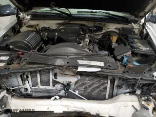 2000 Cadillac Escalade with VIN 1GYEK63R0YR185780, listed as a Copart auction lot 80620994 with 16,717 mi miles and Salvage Title. Bid and sale history available at carsss.com. Image 12.