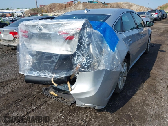 2013 Toyota Avalon XLE z VIN 4T1BK1EB7DU035647, wystawiony jako IAAI lot #42456762 z przebiegiem 136 018 mil mil oraz . Historia ofert i sprzedaży dostępna na DreamBid. Obrazek 18.