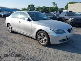 2009 BMW 5 Series 528i with VIN WBANU53569C122711, listed as a IAAI auction lot 42082909 with 157,581 mi miles and . Bid and sale history available at carsss.com. Image 1.
