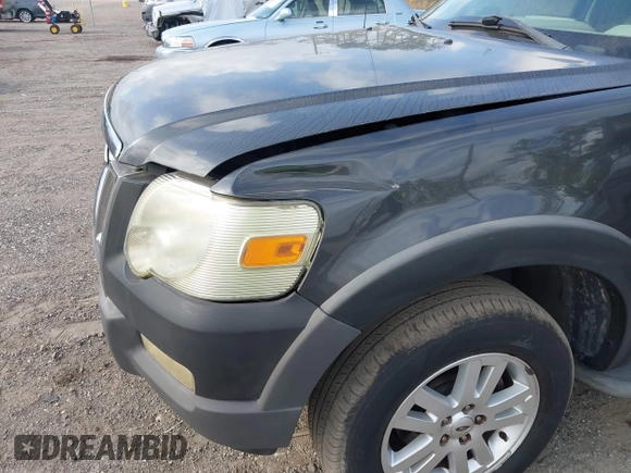 2007 Ford Explorer Sport Trac XLT with VIN 1FMEU31K27UB31618, listed as a IAAI auction lot 42104195 with 110,889 mi miles. Bid and sale history available at carsss.com. Image 6.