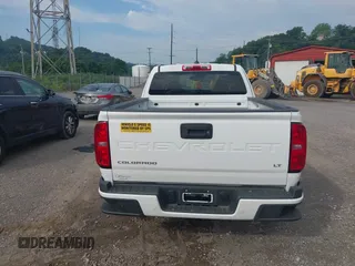2022 Chevrolet Colorado 2WD LT z VIN 1GCHSCEA5N1274585, wystawiony jako IAAI lot #42621452 z przebiegiem 20 562 mil mil oraz . Historia ofert i sprzedaży dostępna na DreamBid. Obrazek 17.