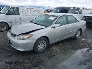 2006 Toyota Camry STD z VIN 4T1BE32K86U157718, wystawiony jako IAAI lot #41805465 z przebiegiem 327 299 mil mil oraz . Historia ofert i sprzedaży dostępna na DreamBid. Obrazek 2.