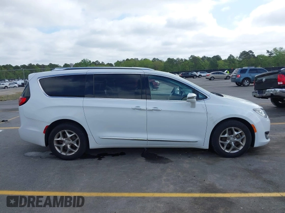 2018 Chrysler Pacifica Limited z VIN 2C4RC1GG5JR330263, wystawiony jako IAAI lot #41953935 z przebiegiem 92 038 mil mil oraz . Historia ofert i sprzedaży dostępna na DreamBid. Obrazek 13.