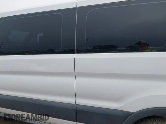 2016 Ford Transit XL z VIN 1FBZX2YM9GKA49741, wystawiony jako IAAI lot #42502394 z przebiegiem 70 321 mil mil oraz . Historia ofert i sprzedaży dostępna na DreamBid. Obrazek 14.